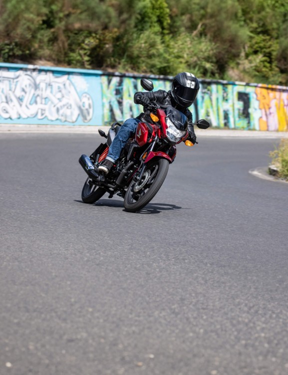 CB125F cb125f-product-page-hero-mobile-1600x2080-v2