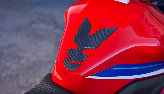 cbr500r-e-clutch-product-page-zig-zag-03-1400-x-800