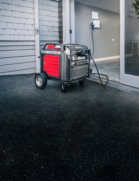 EU70iS with 32Amp Plug eu70is-32-amp-product-page-hero-mobile-1600x2080-min