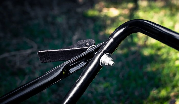 Quick release handle bar