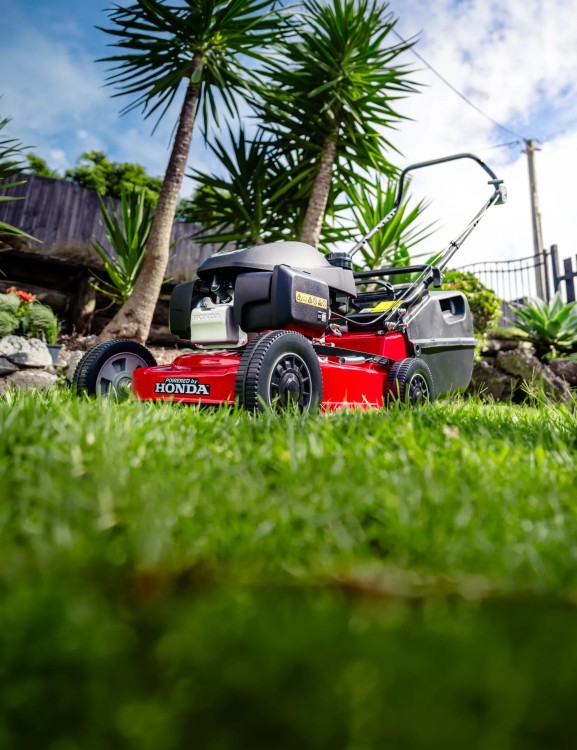 yard-buddy-lawn-mower-product-page-header-mobile-1600-x-2080